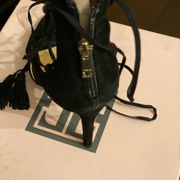 Shoes - Picture 3 of 4